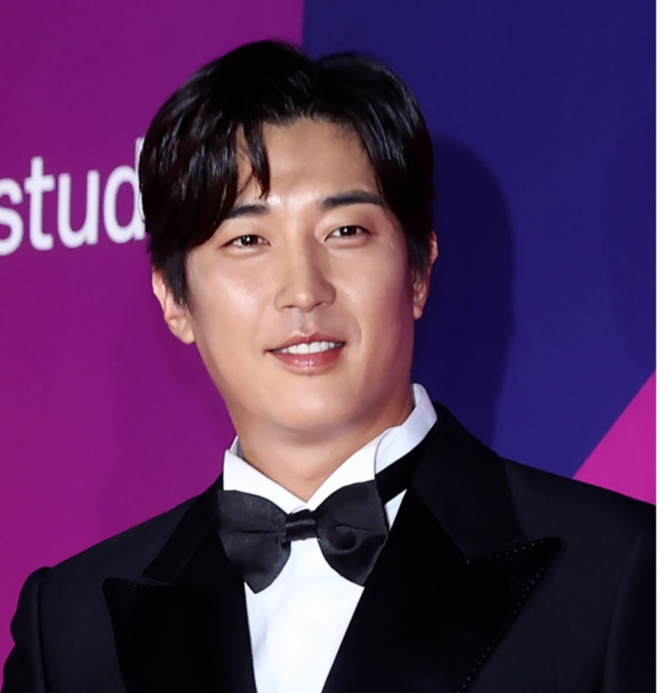 <b>강경준 전속 계약 소속사</b> “중단”