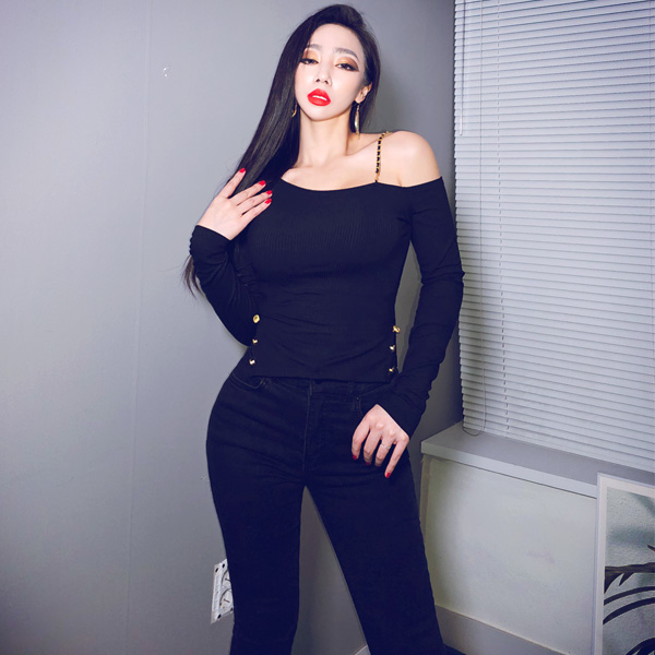  [2024.1.12]볼수록매력 / 체인 언발숄더 금장트림 크롭티 + 블랙 스키니진으로 섹시캐주얼룩 클럽의상 섹시룩 연출해봐 #시티플러스 언발 체인끈 금장트임 긴팔 크롭티