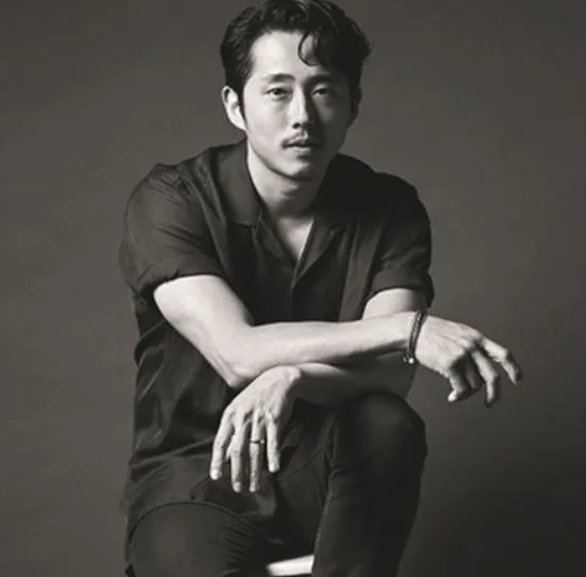  스티븐 연, 골든 글로브 남우주연상 수상: '성난 사람들'의 빛나는 업적