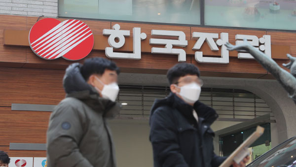 “전기차 산 내가 바보였네”…충전요금 인상카드 만지작 거리는 한전 “전기차 산 내가 바보였네”…충전요금 인상카드 만지작 거리는 한전