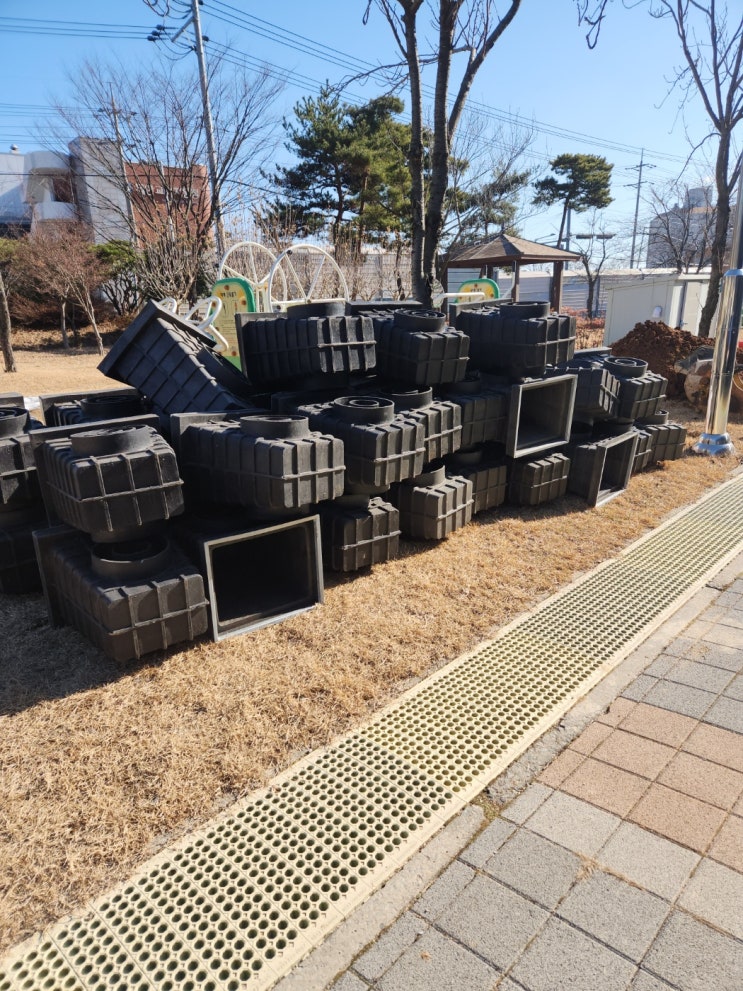  PE빗물받이, 우수받이 가장 저렴하게 납품해 드립니다. 빗물받이 특징정보 및 태안여자중학교 우수관로 공사 납품 현장