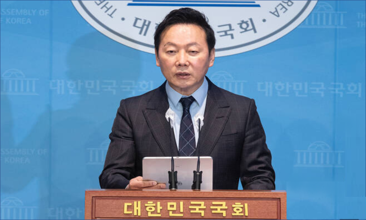 [서울 강북을] '친명' <b>정봉주</b>, '비명' <b>박용진</b> 지역구 <b>출마</b>…"잠시... 