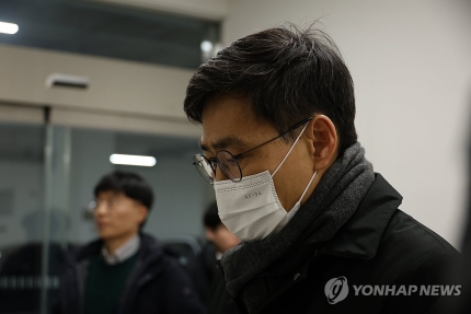 ‘文정부 통계 조작’ 수사 제동… 윤성원·이문기 구속<b>영장</b> <b>기각</b>