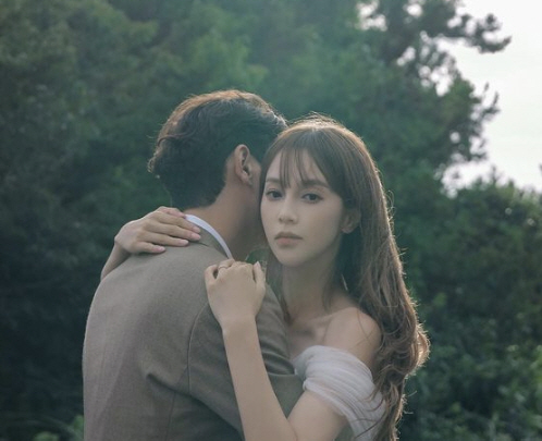 가수 <b>아유미</b> 올해 6월 출산 예정