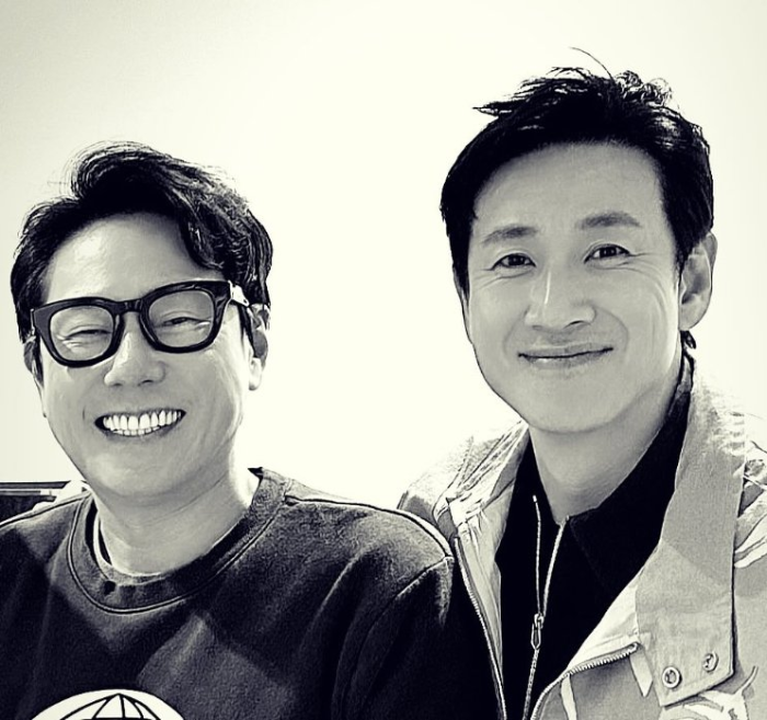 故 이선균 위해 <b>연상호</b> <b>감독</b> 넷플릭스 <b>선산</b> 제작 발표회 연기