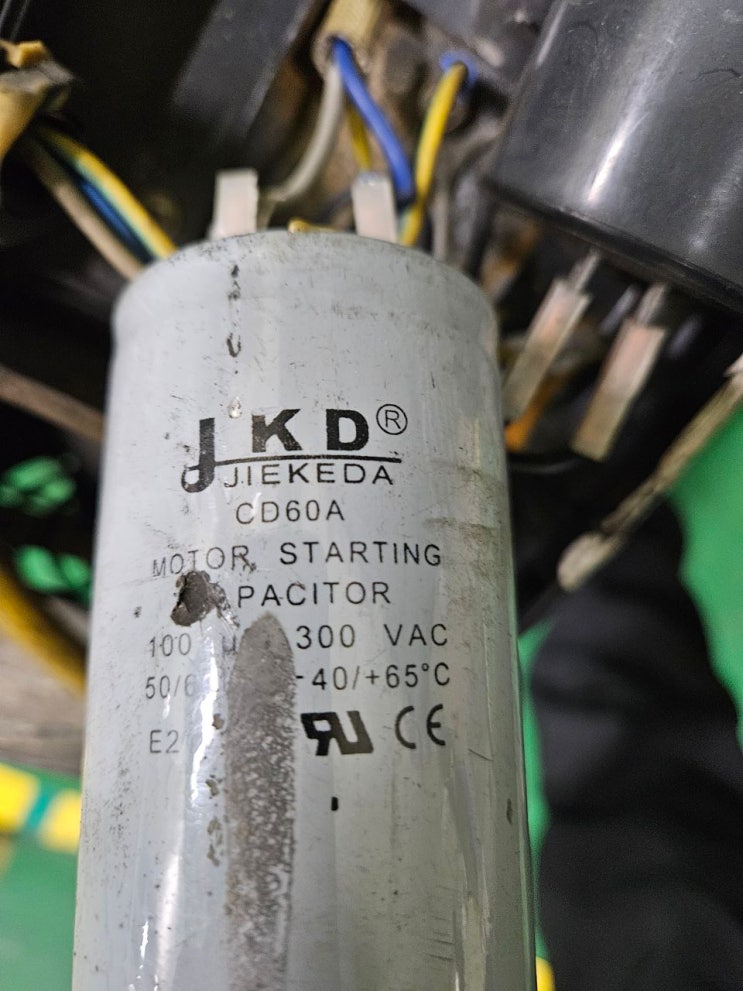  JKD JIEKEDA CD60A 300VAC 100uF 호환콘덴서 호환캐패시터 AC콘덴서 안내