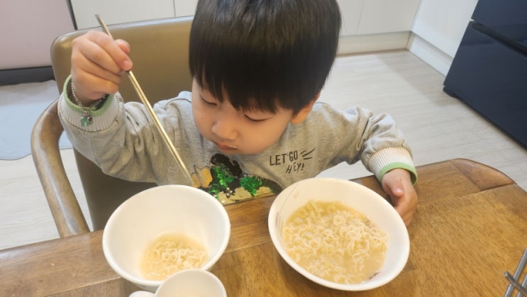 하림 푸디버디 건면 하양라면 유아 어린이 사골어묵맛 소고기무국맛나는 아이라면 하림 푸디버디 건면 하양라면 유아 어린이 사골어묵맛 소고기무국맛나는 아이라면