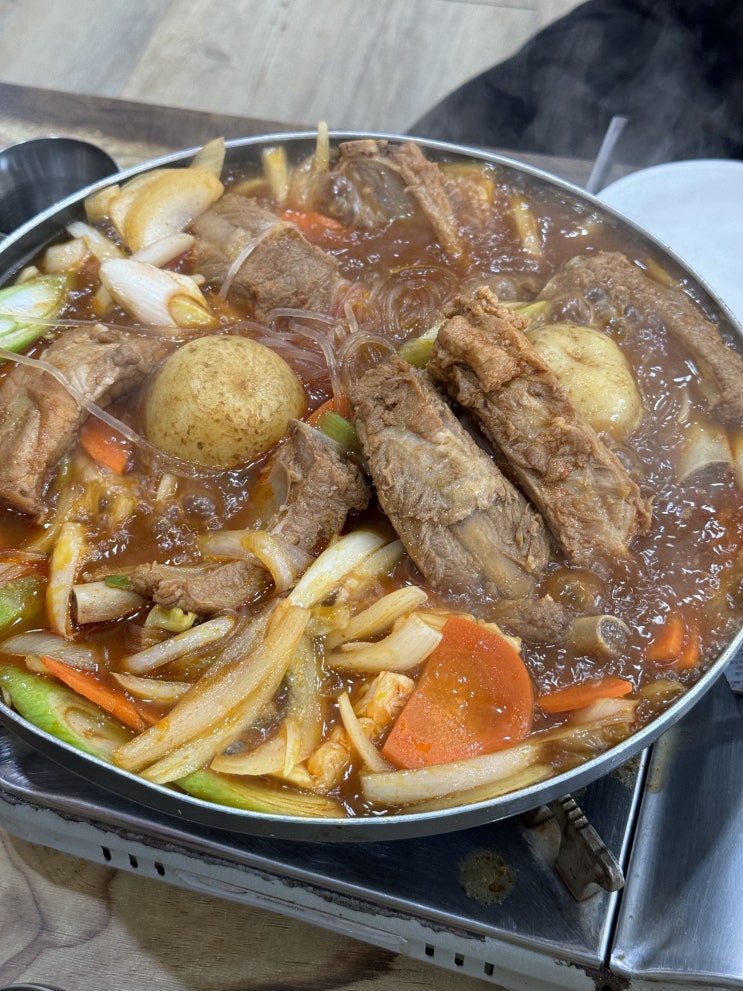 전주 우아동 맛집 신돈<b>조선</b>별관, 매운 국물 등갈비찜 정말 맛있어!