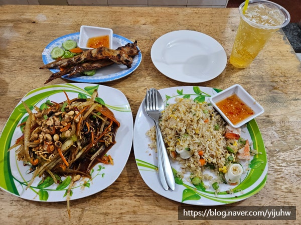 프놈펜 맛집 페끄다이 볶음밥 게장국수 로컬 레스토랑