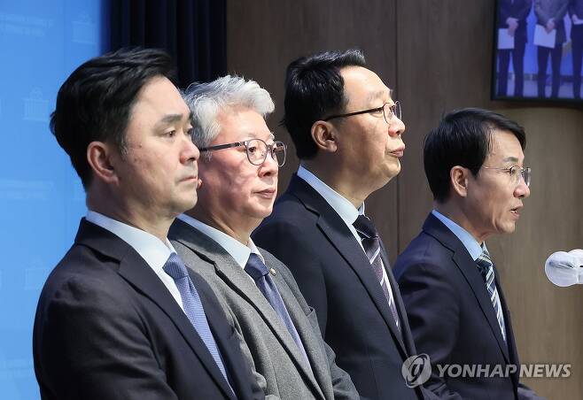 의원… “이재명 답 없으면 내일 탈당” <b>이낙연 신당</b> 합류 검토.