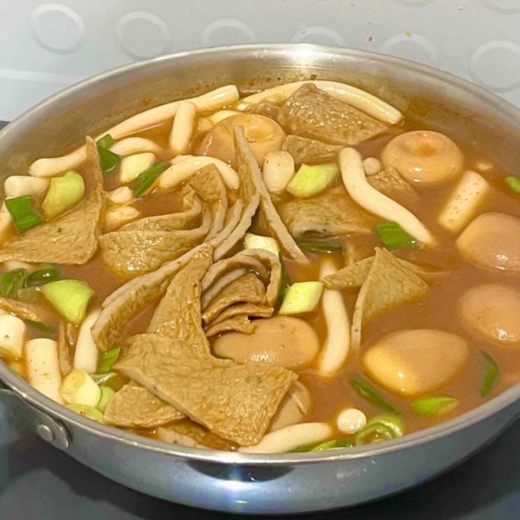  본의 아니게 국물 떡볶이가 된 떡볶이 레시피 아빠요리 간단한 요리 처음 만들어본 떡볶이 음식쓰레기가 될 뻔 했으나 아내가 소생시킨 떡볶이 구원 받은 떡볶이 거듭난 떡볶이