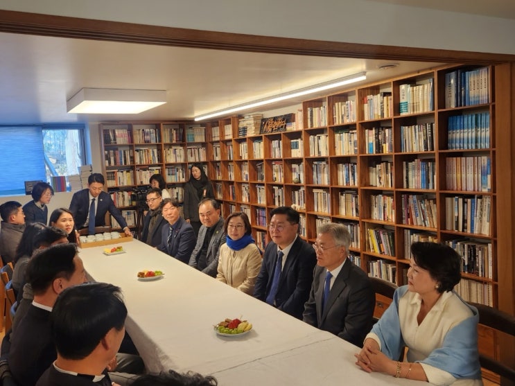 2024년 문재인대통령 내외 새해<b>인사</b>, <b>이재명대표</b> 빠른 쾌유... 