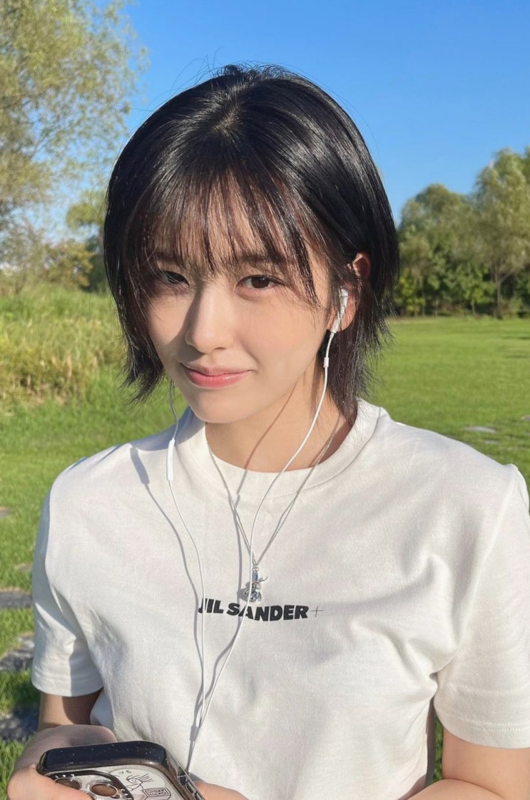  2024 단발 머리 헤어스타일 연예인ver (+ 레이어드컷)