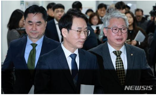 못해"…<b>윤영찬</b>은 잔류<b>비명</b> 3인 탈당 "이재명 체제로 윤 심판... 