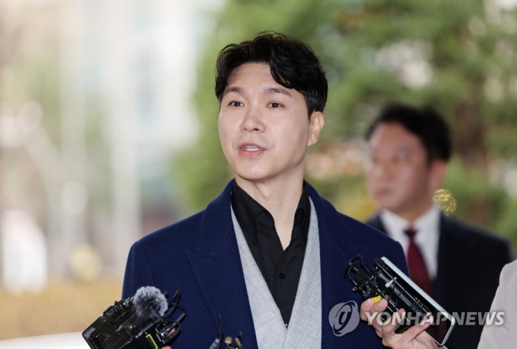 '<b>박수홍</b> 돈횡령 혐의' <b>친형</b>에 <b>징역</b> 7년, 형수에게 3년 구형