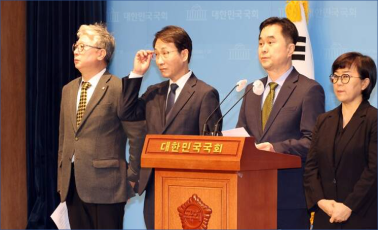 조응천 "원칙과상식, 탈당 및 신당창당"…<b>윤영찬</b>만 "민주 <b>잔류</b>"