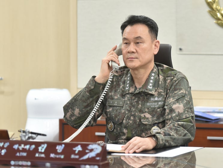 김명수 <b>합참의장</b>, 롭 바우어 <b>NATO 군사위원장</b>과 첫 공조<b>통화</b>