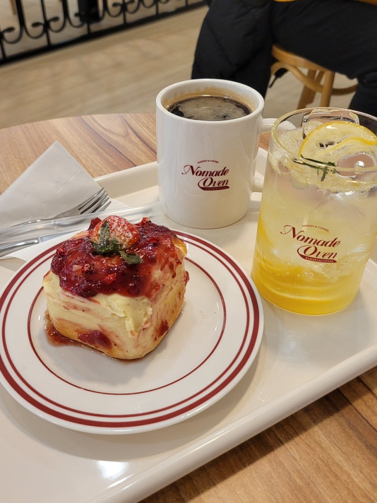  [청주] 상당구 성안길 신상 카페 ‘노마드오븐’ 시나몬롤 맛집