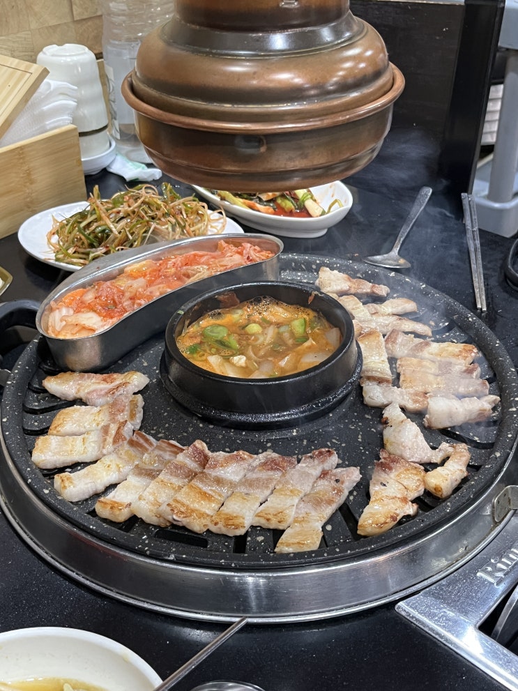  시청역 회식하기 좋은 서울 시청역 맛집 신의주부대찌개&무한리필삼겹살 시청점