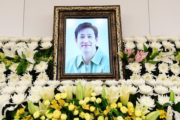 <b>김의성</b>·<b>장항준</b>, 故이선균 죽음 <b>진상규명</b> 촉구 기자회견 참석