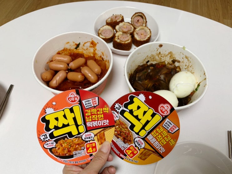 편의점 신제품 오뚜기 신상 감짝감짝 납작면 2종 매콤찜닭맛, 떡볶이맛 감자로 만든 납작면의 쫄깃한 식감이 포인트! 칼로리도 낮아요!