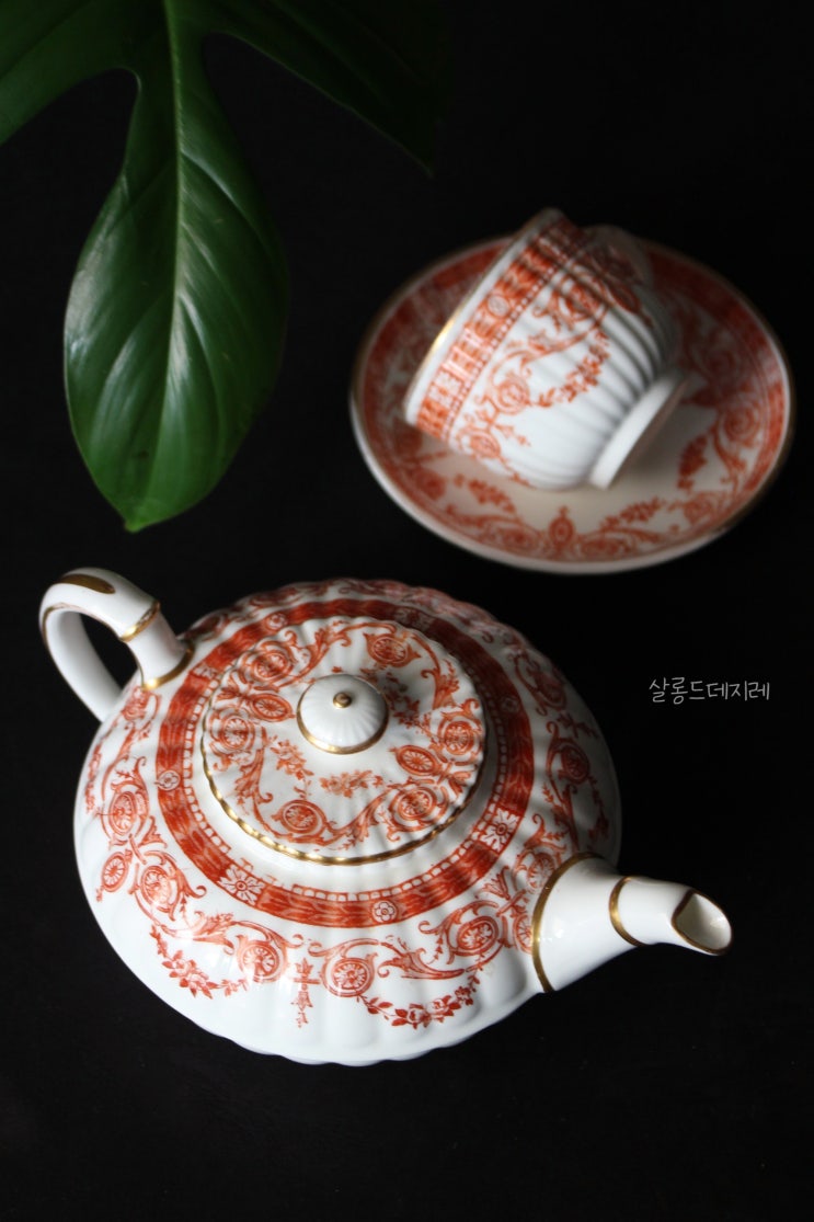 빈티지 그릇 수집 1800년대 찻잔과 티포트 웨지우드 세트
