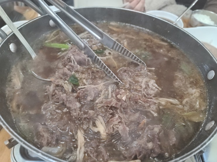  예천참우마을본가 한우육개장 버섯불고기전골 먹었어요.