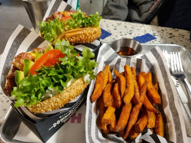  압구정로데오 맛집 수제버거가 맛있는 다운타우너 청담