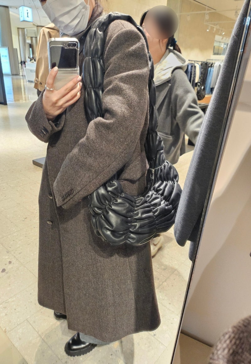 코스 1월 신상 가방 리플 크로스 바디백,브레이드 배럴 숄더백 후기 : 네이버 블로그