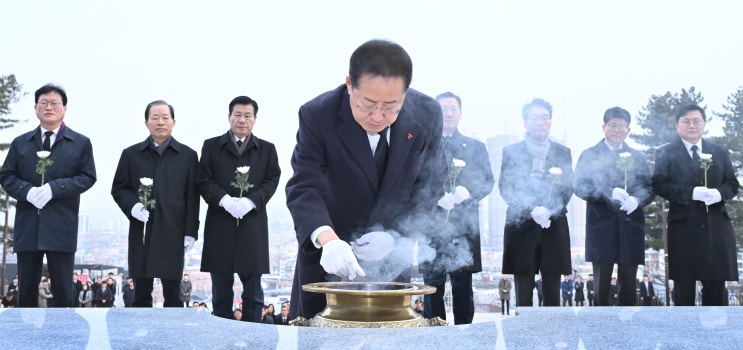 <b>홍준표</b>·<b>이철우</b>, 2004 갑진년 희망의 배 '돛' 올렸다