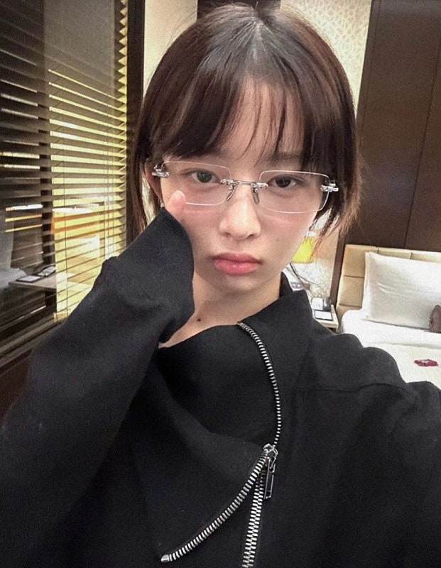 IVEレイ セルカ、他撮り写真集：彼女感ショット、エモい写真、インスタ、IVEファンカフェ、レイの個人SNS、ラブアイ