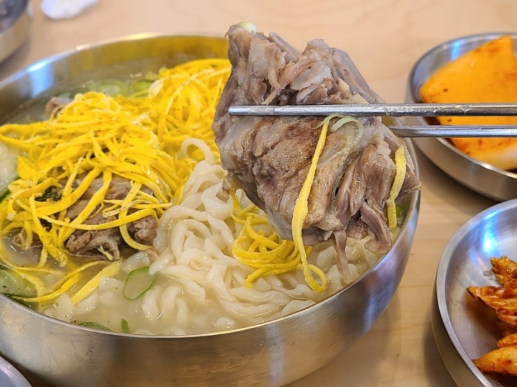  탄현먹자골목 칼국수 맛집을 찾는다면 고기 들어간 고담뼈칼국수 어때