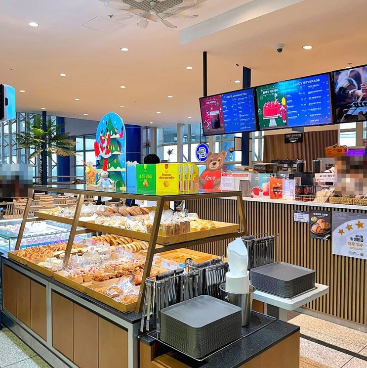 [청주공항 카페] 파리바게트 청주국제공항점 : 새벽부터 하는 공항 카페, 전 종류 빵 샌드위치