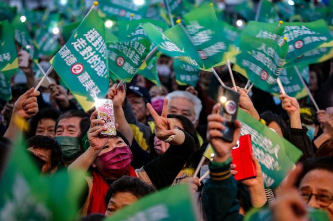 <b>대만</b> 총통<b>선거</b> 'D-1'…셈법 복잡한 韓반도체
