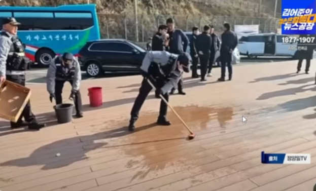 '<b>이재명</b> 피습 <b>셔츠</b>' 부산대병원 아닌 진주서 수거, 왜?…"폐기... 
