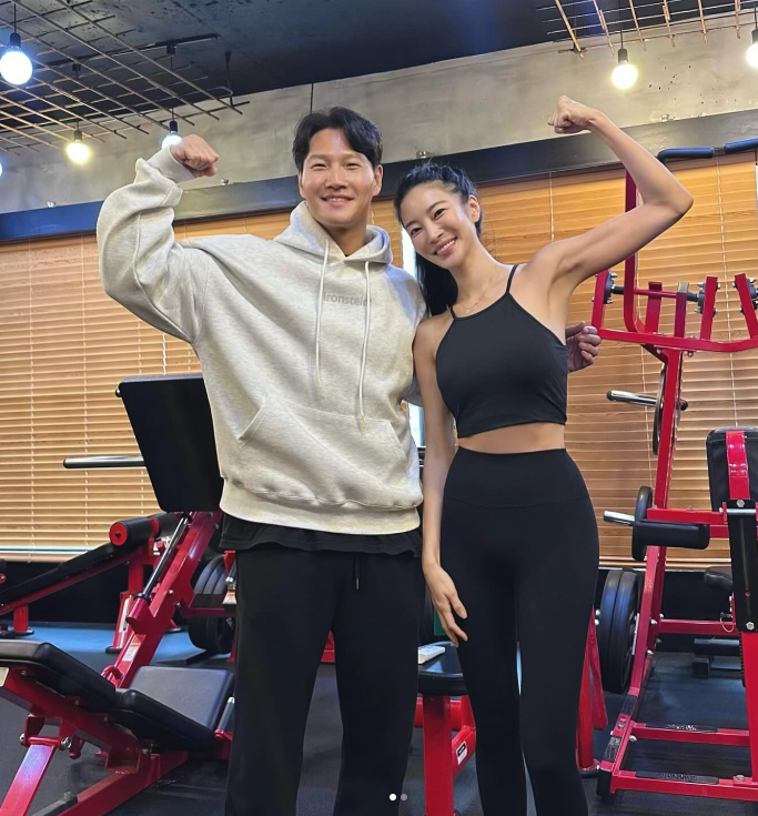 '이상해 며느리' 김윤지, 김종국 옆에서도 당당..섹시한 근육질 몸매