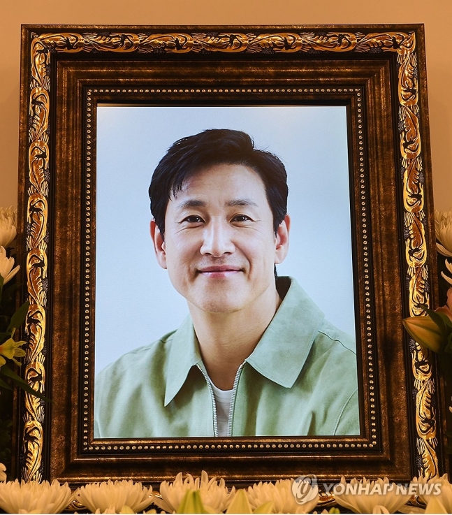 故 <b>이선균</b> 사건 <b>진상규명</b> 촉구... 일" <b>봉준호</b>·윤종신.장항준... 