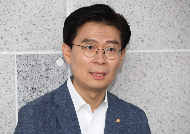 의공학자·<b>강철호</b> 로봇 전문가·<b>전상범</b> 전 판사 <b>영입</b>…"지역구... 