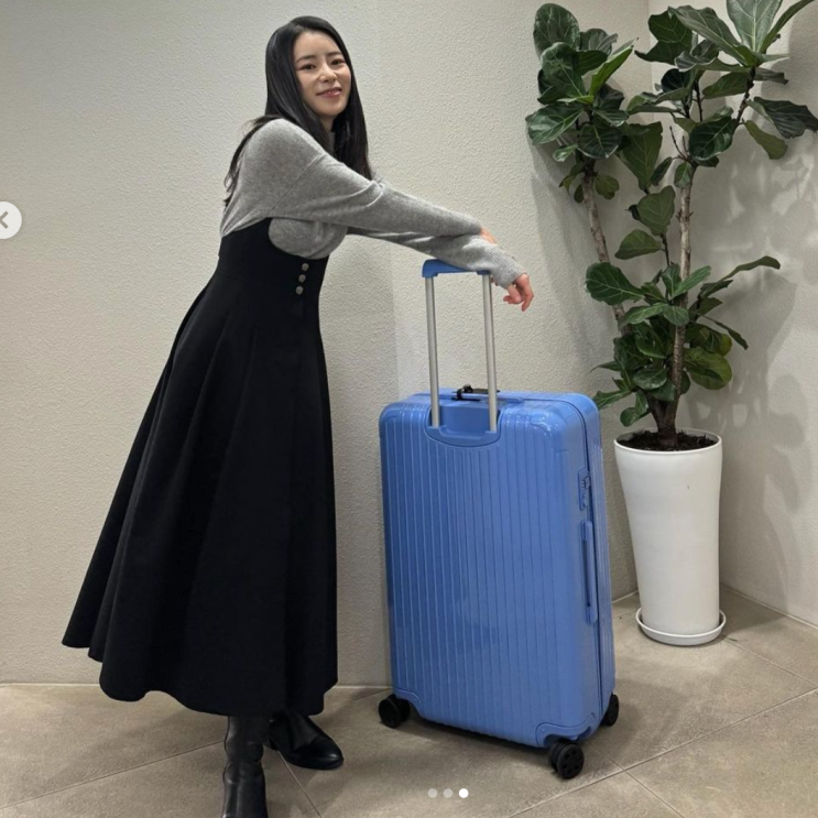 연예인 임지연 여행룩 패션 리모와캐리어 가방 가격 얼마?