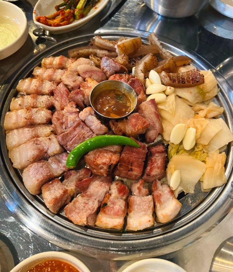  화성 봉담 고기집 맛집 : 구워서 나오는 모듬한판 돈필살