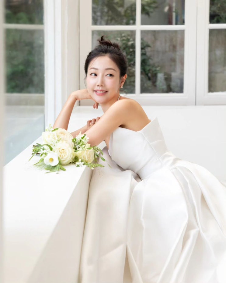'나는 솔로' 15기 옥순광수, 커플 확정 10개월만 웨딩 화보 공개..."왜 이제 나타났니?" '나는 솔로' 15기 옥순광수, 커플 확정 10개월만 웨딩 화보 공개..."왜 이제 나타났니?"
