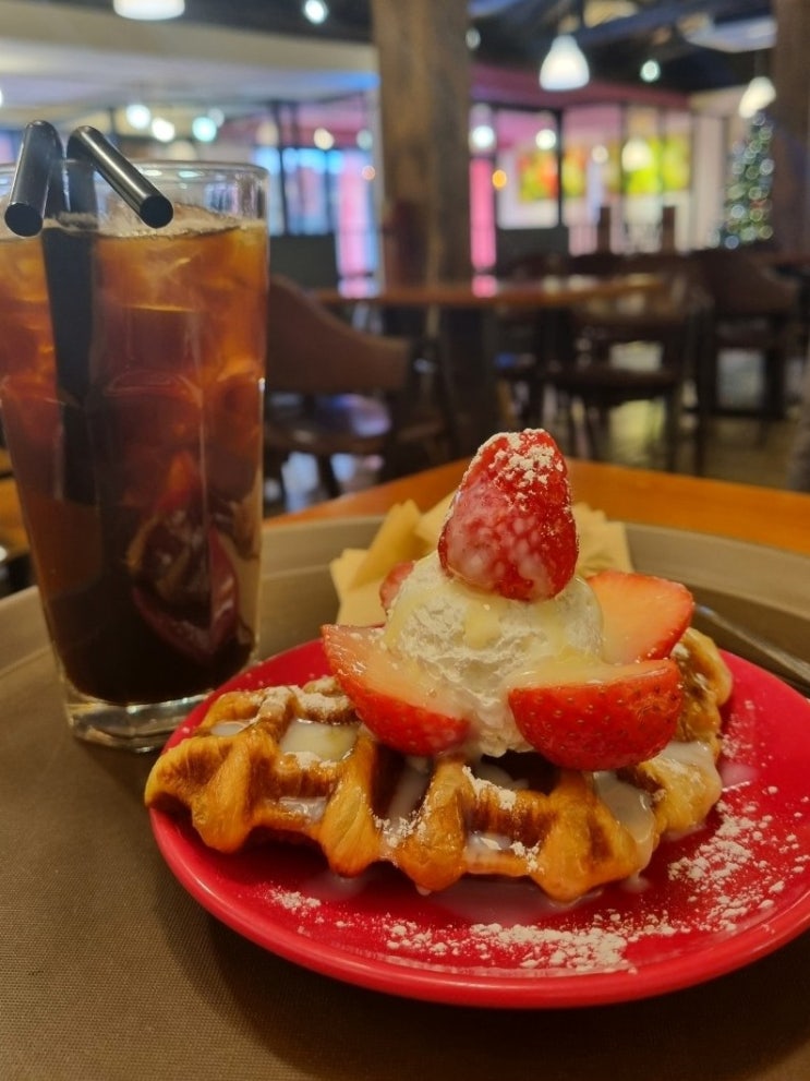  [대구 중구] 마이커피컬로맨스 : 동성로 디저트카페 (딸기크로플 맛집)