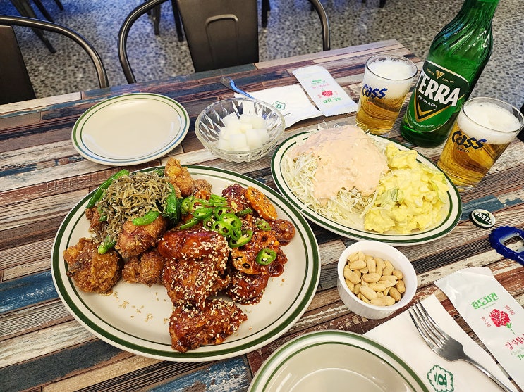 효도치킨 강남고속버스터미널점 이색적인 맛집이었어 효도치킨 강남고속버스터미널점 이색적인 맛집이었어