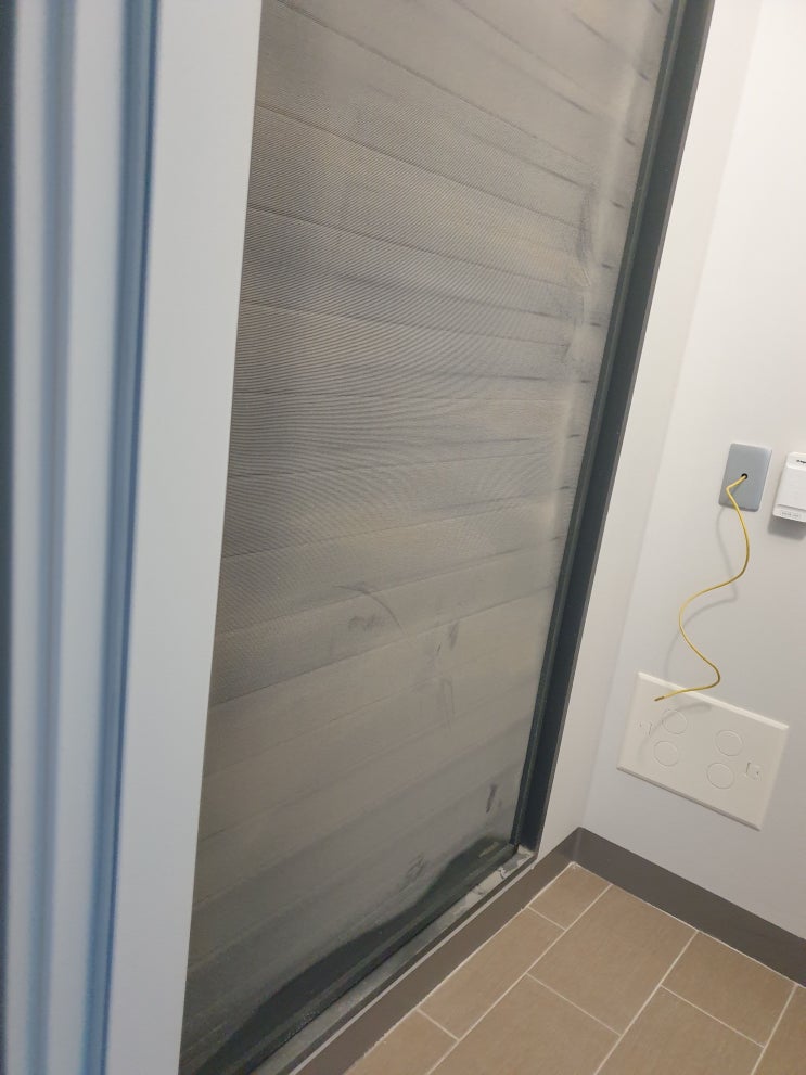  백양산롯데캐슬골드센트럴 입주청소 방충망 많은 분진 제거까지