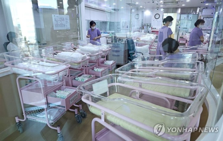 출산율 0.6명대도 깨진다…"초저출산 후폭풍 시작에 불과" 출산율 0.6명대도 깨진다…"초저출산 후폭풍 시작에 불과"