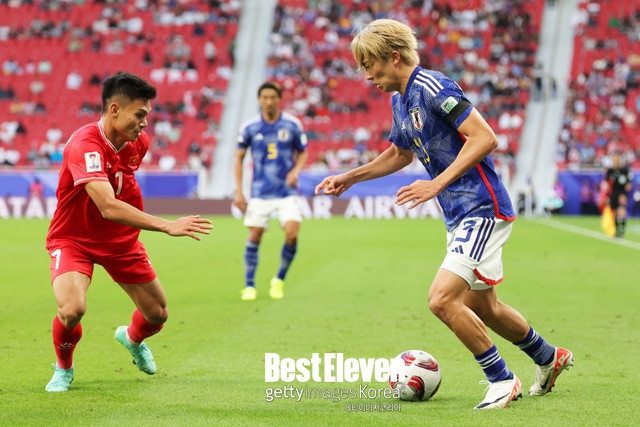  일본 축구, Nakamura의 결정적인 오른발 컬 킥으로 위기 돌파