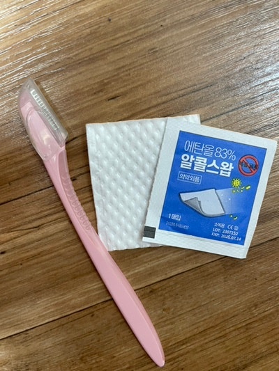  눈썹 쉽게 다듬는 방법