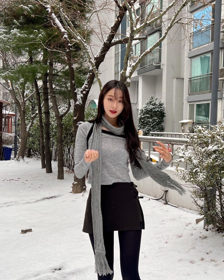배우 경리, 사람 다리 맞아?...초미니스커트와 레깅스로 뽐낸 젓가락 각선미 배우 경리, 사람 다리 맞아?...초미니스커트와 레깅스로 뽐낸 젓가락 각선미