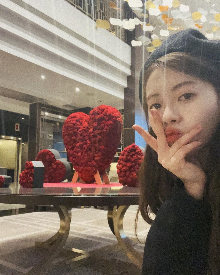  여자 겨울 코디에서 포인트 엣지를 더할 머플러 중에서 매력적인 명품 브랜드 버버리 캐시미어 목도리 추천