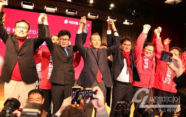 홍문표, "<b>충청</b>의 4대 숙원사업 건의...<b>한동훈</b>, "꼼꼼히 발굴해서... 